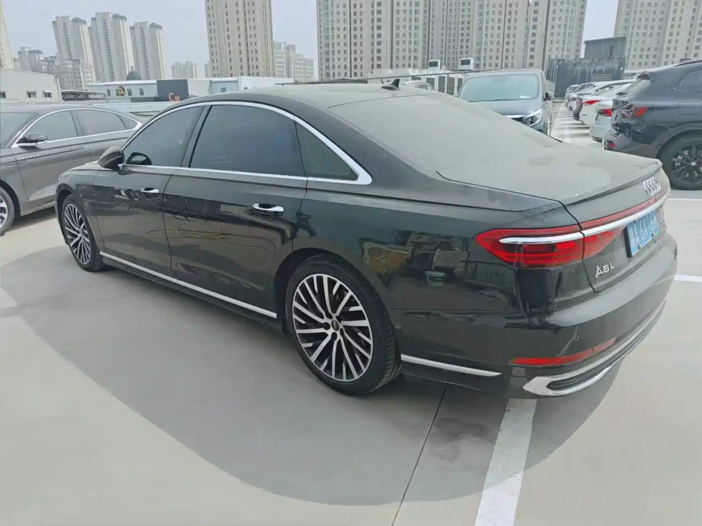 AUDI A8