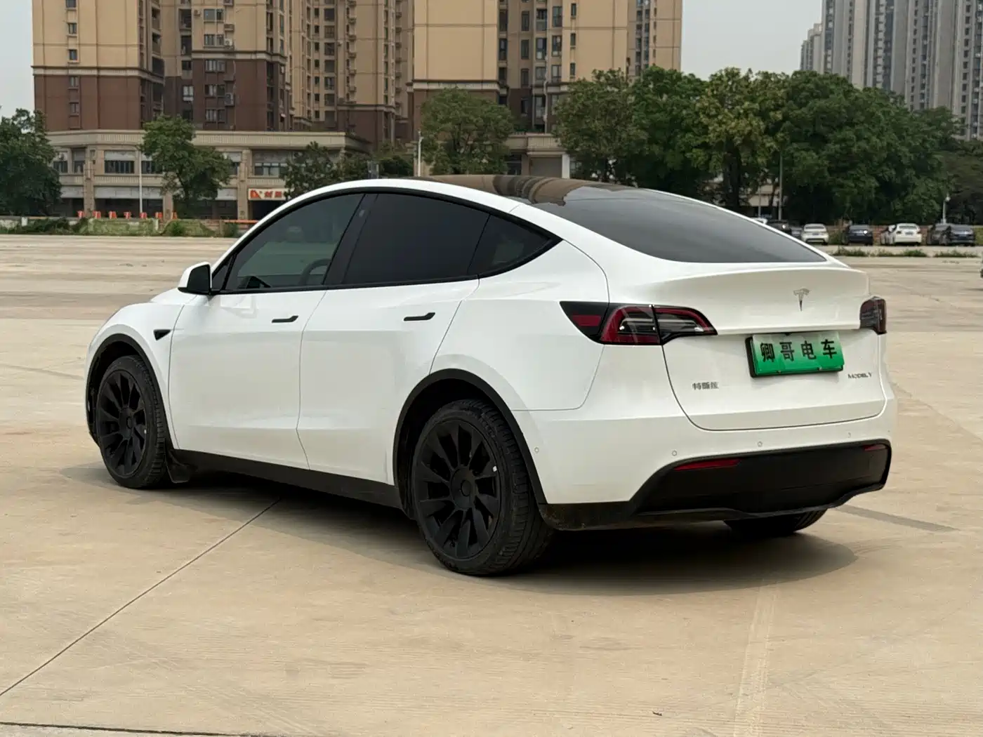TESLA MODEL Y