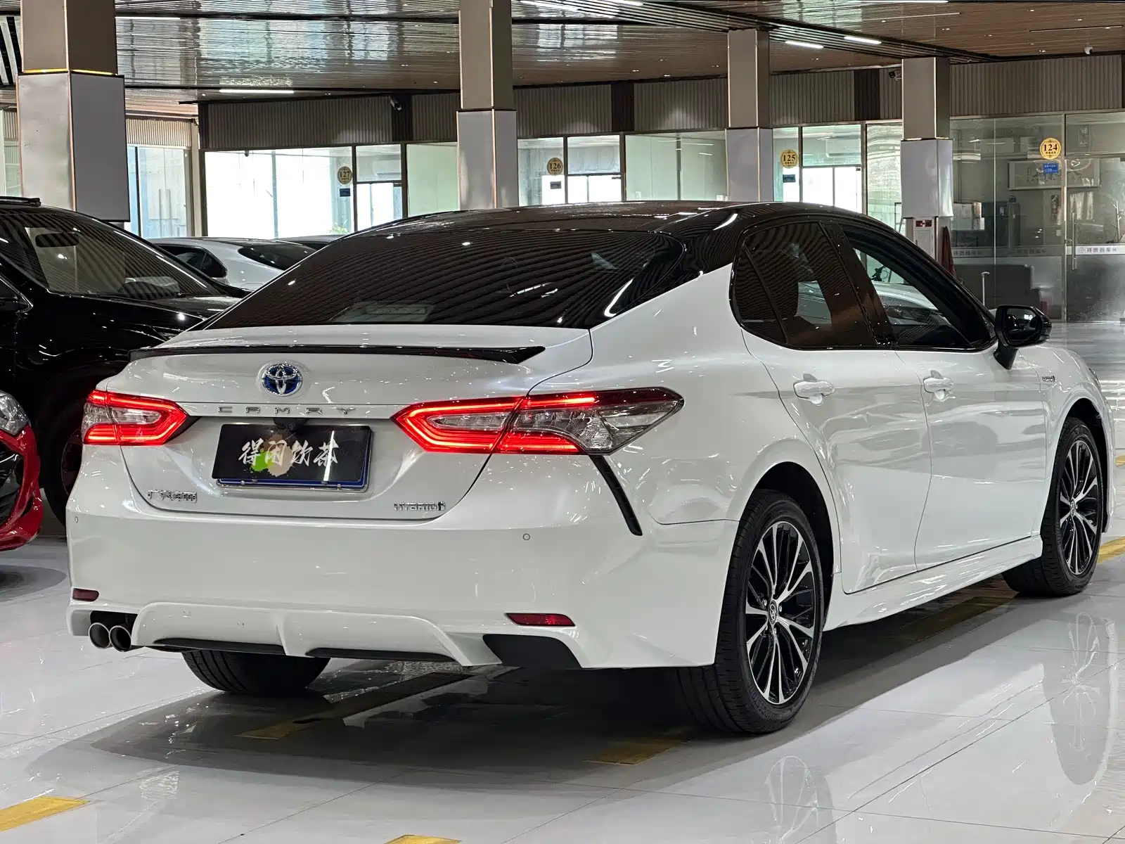 Photo 18 - Toyota Camry