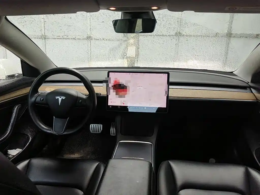 Фото 12 - Tesla Model 3