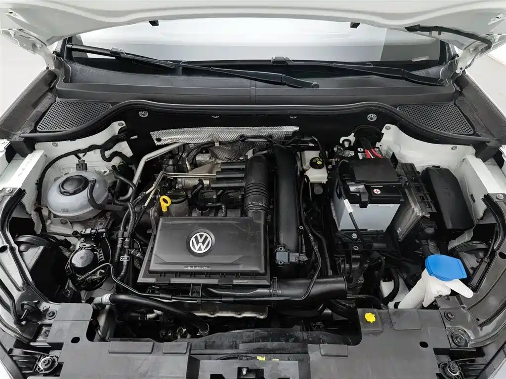 JETTA VS5