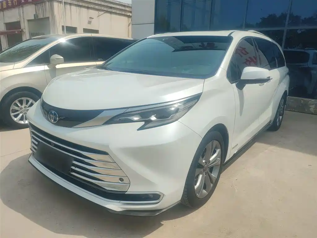 Toyota Sienna 2023 2.5L Hybrid Platinum Edition фото 2