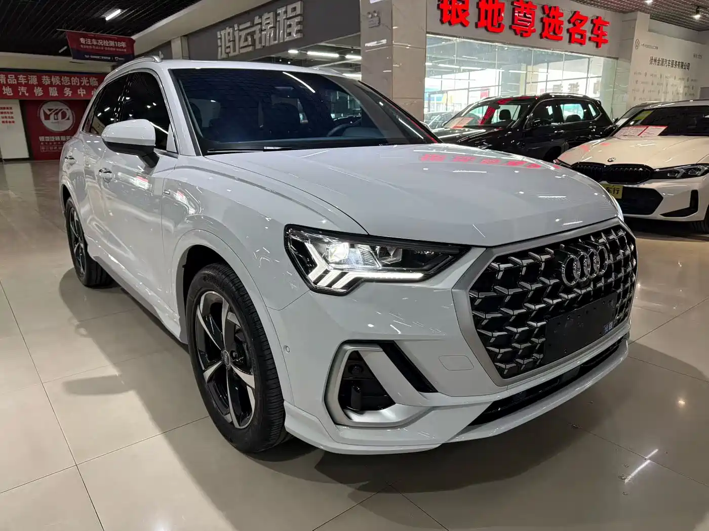 AUDI Q3