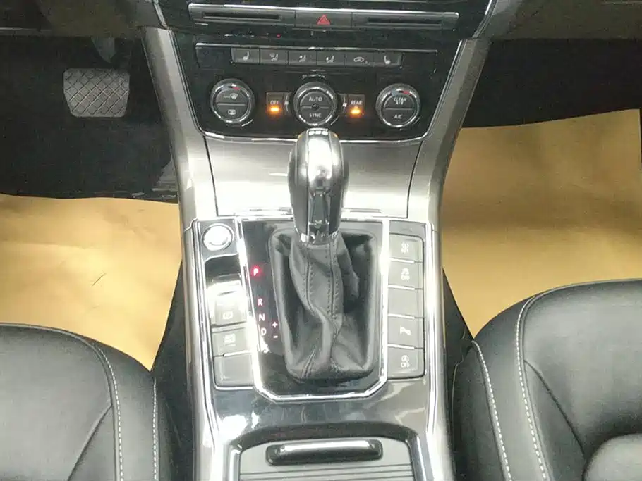 Volkswagen Passat 2017 330TSI DSG Prestige фото 16