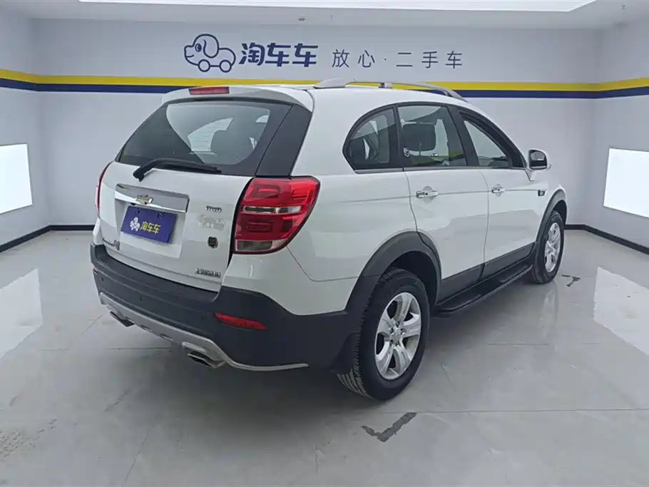 Chevrolet Captiva 2015 2.4L 2WD Urban Edition 7-seater фото 3