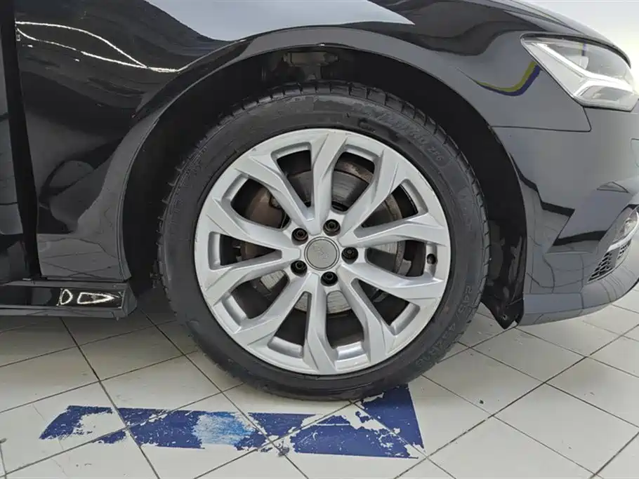 Audi A6L 2018 Model 35 TFSI Collector's Edition фото 6