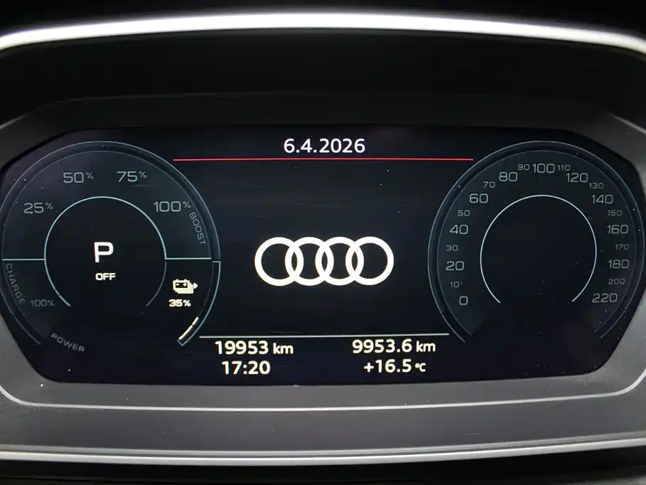 AUDI Q4 E TRON