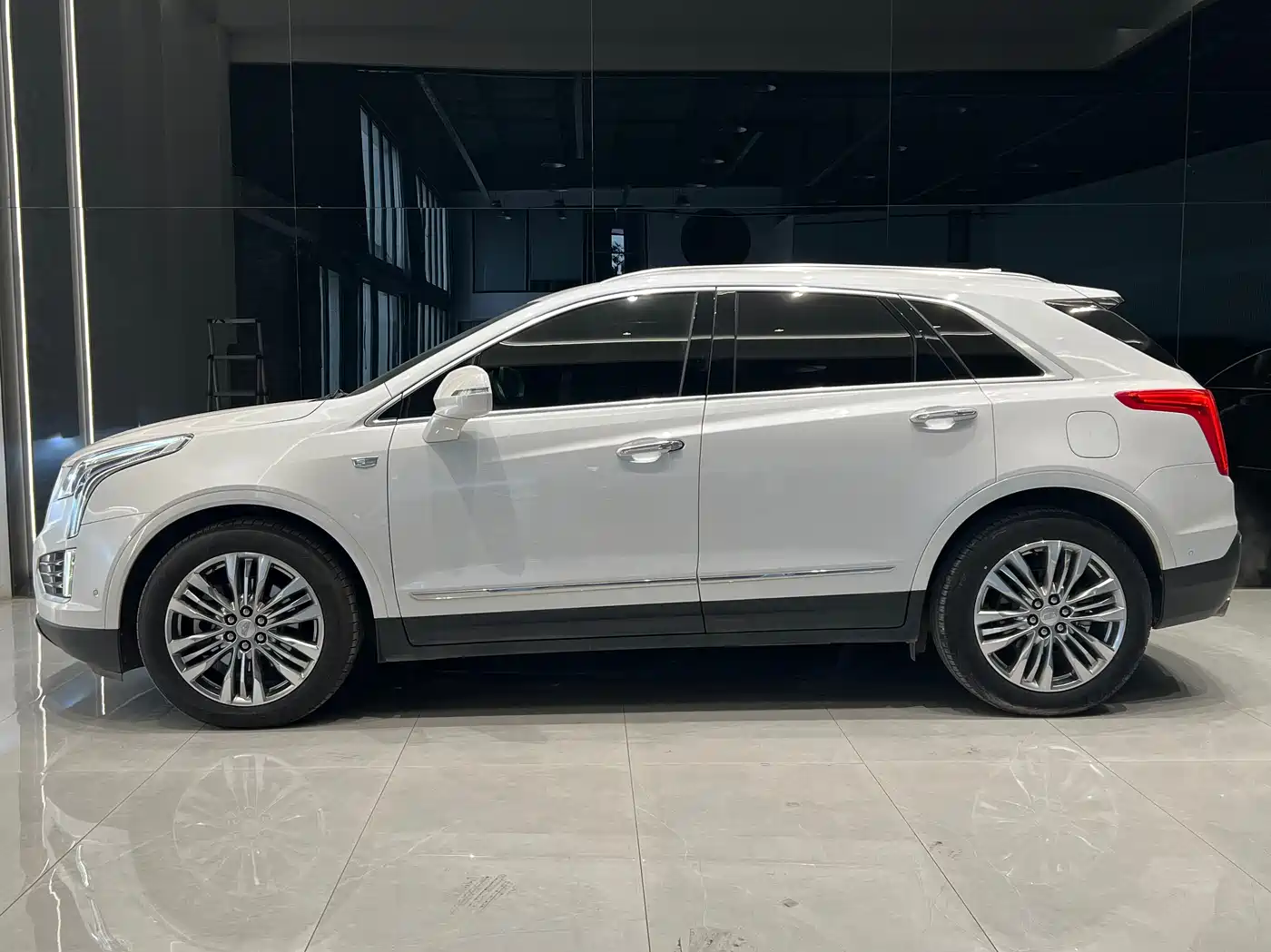 Cadillac XT5 2018 28E 4WD Leading фото 4