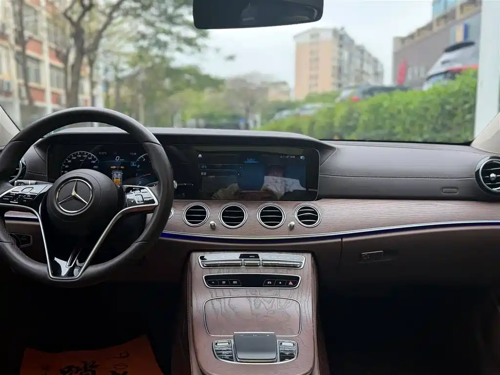 MERCEDES-BENZ E CLASS