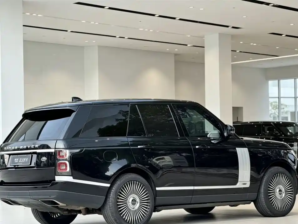 Land Rover Range Rover 2020 3.0 L6 Heritage Edition фото 9