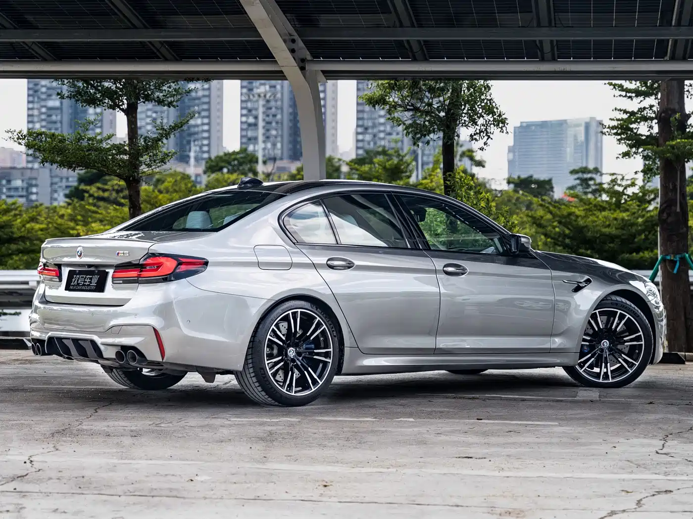 Фото 3 - BMW M5