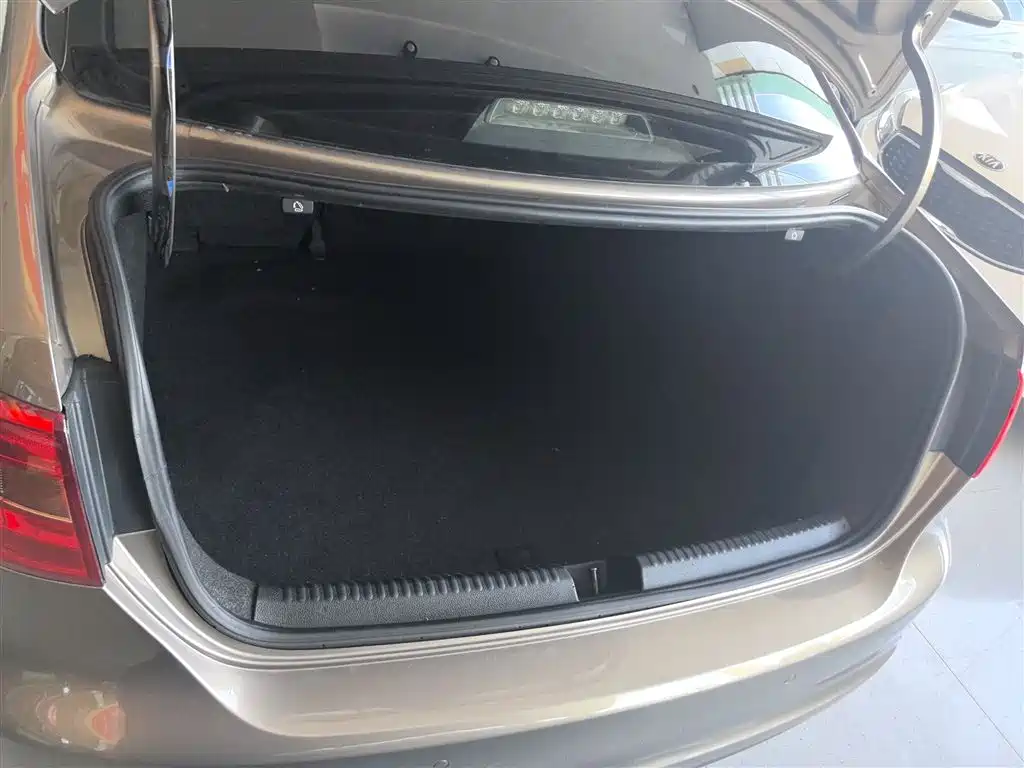 Volkswagen Sagitar 2014 Facelift 1.4TSI Automatic Luxury фото 19