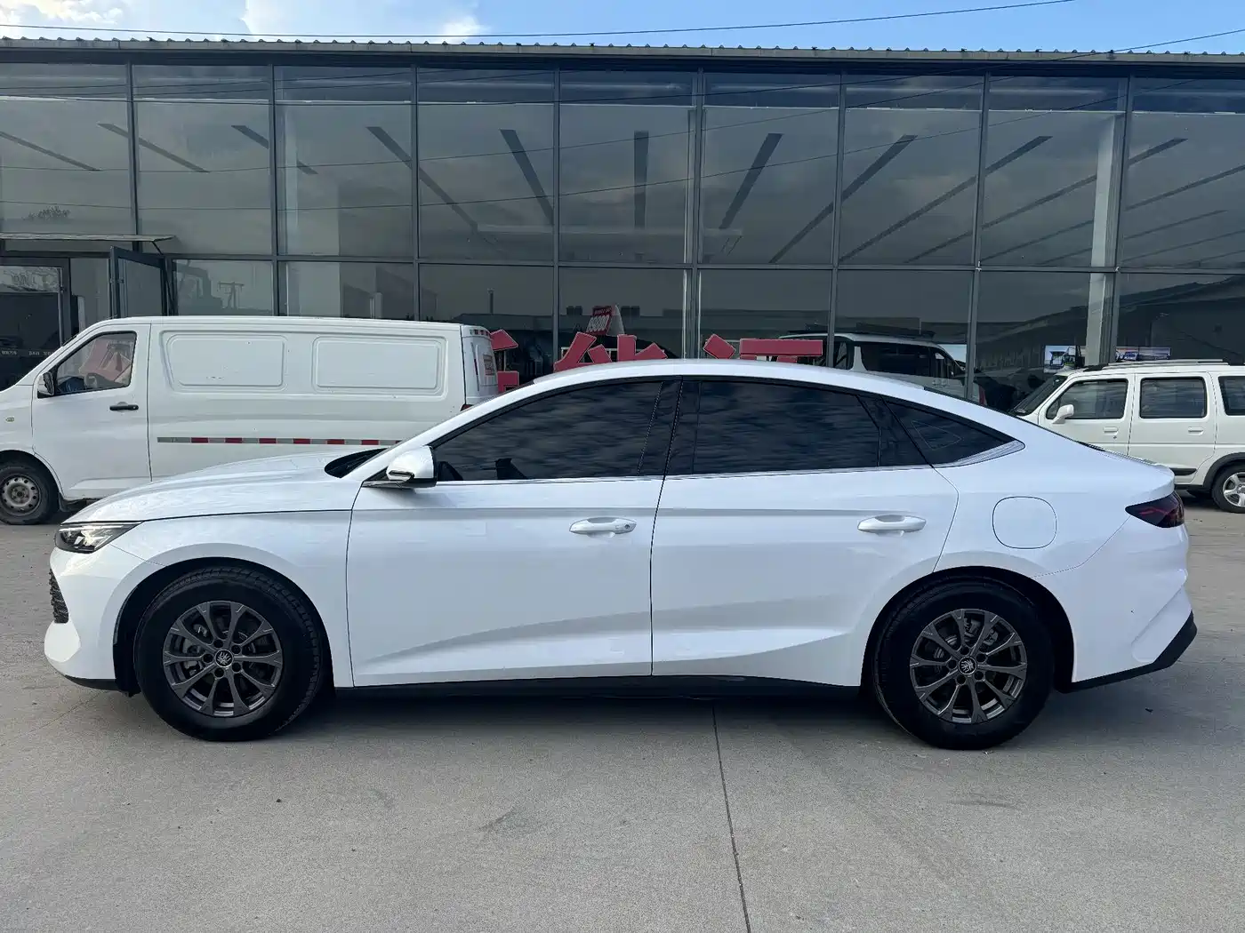 BYD Qin L 2024 2024 DM-i 80KM Leading Edition