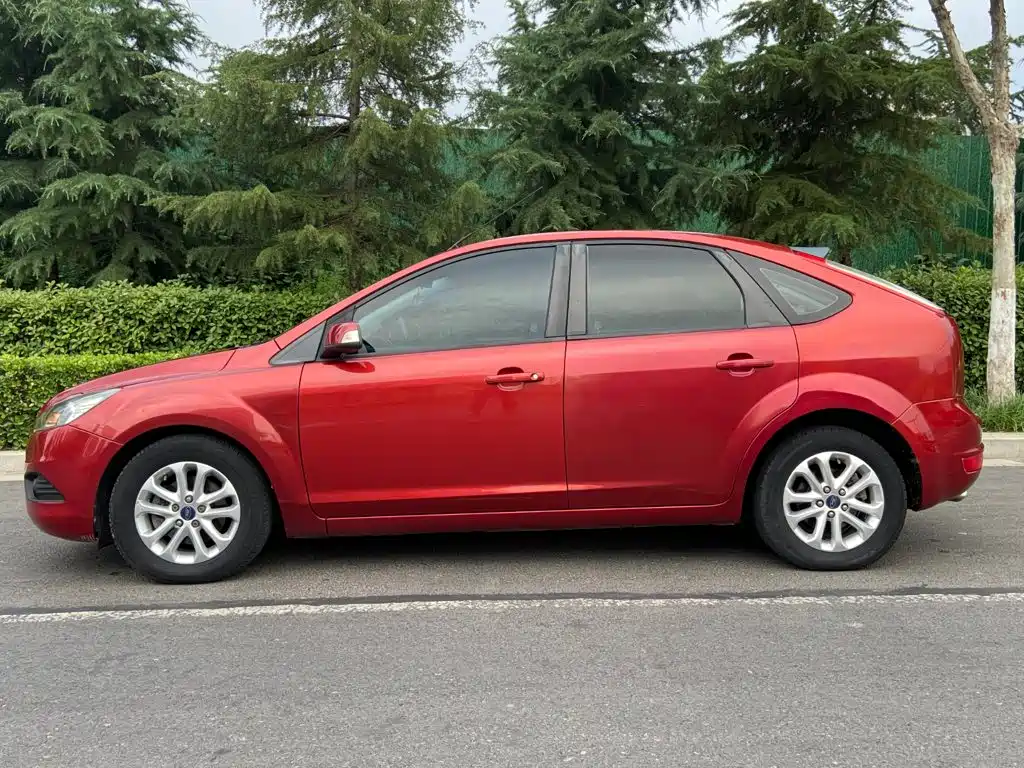 Ford Focus 2013 2013 Hatchback Classic 1.8L Manual Base
