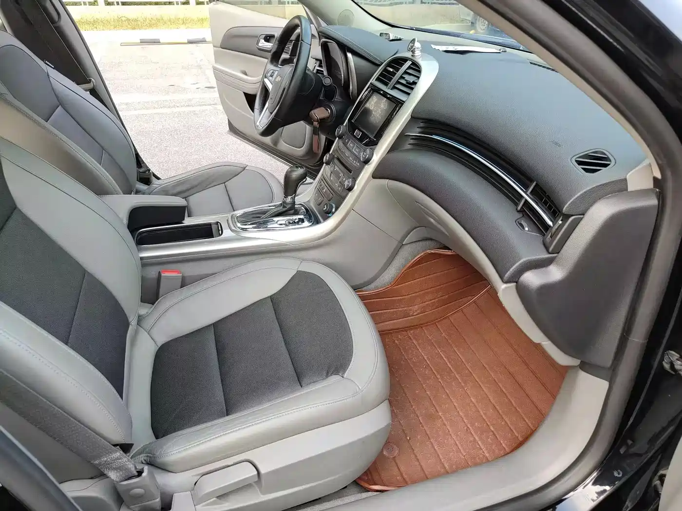 Chevrolet Malibu 2012 2.0L Automatic Luxury Edition фото 7