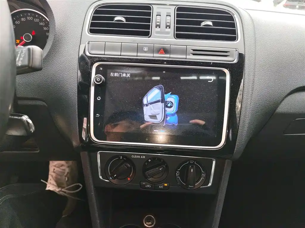 Volkswagen Polo 2016 1.6L Automatic Comfort фото 9