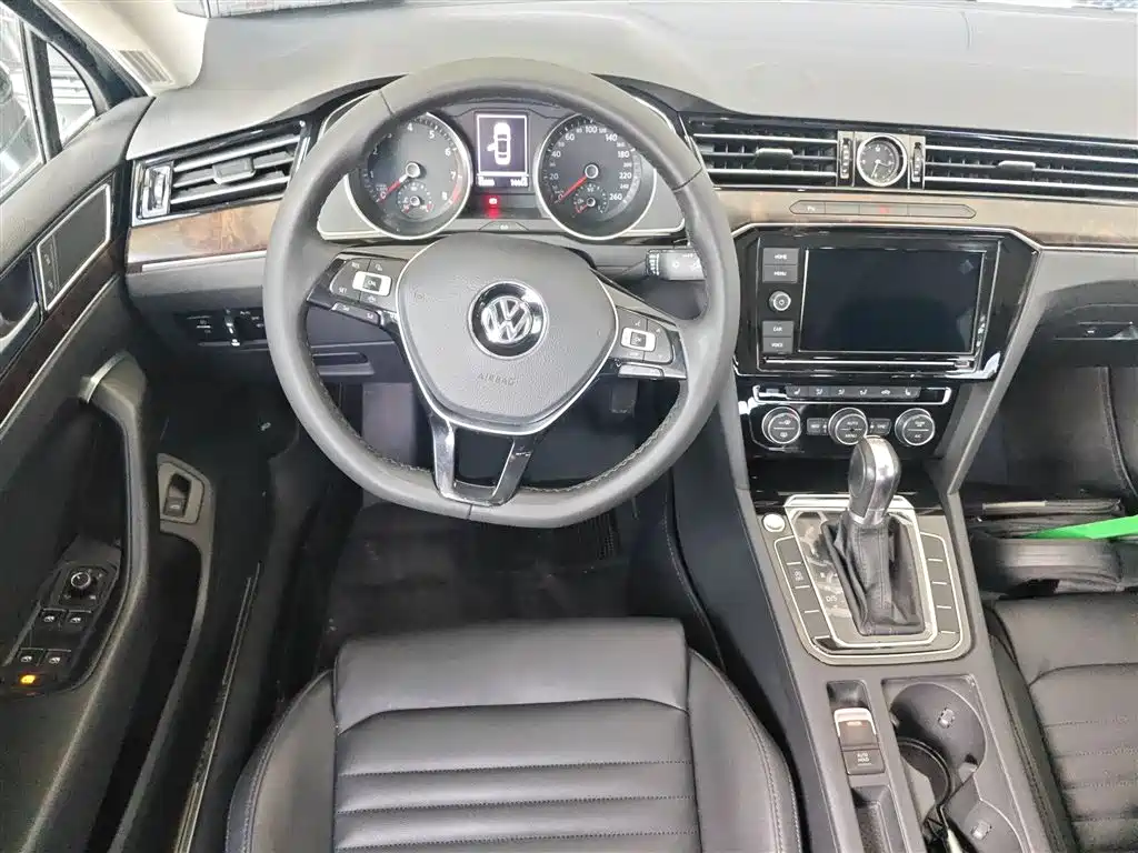 Volkswagen Magotan 2019 330TSI DSG Luxury Class China VI фото 11