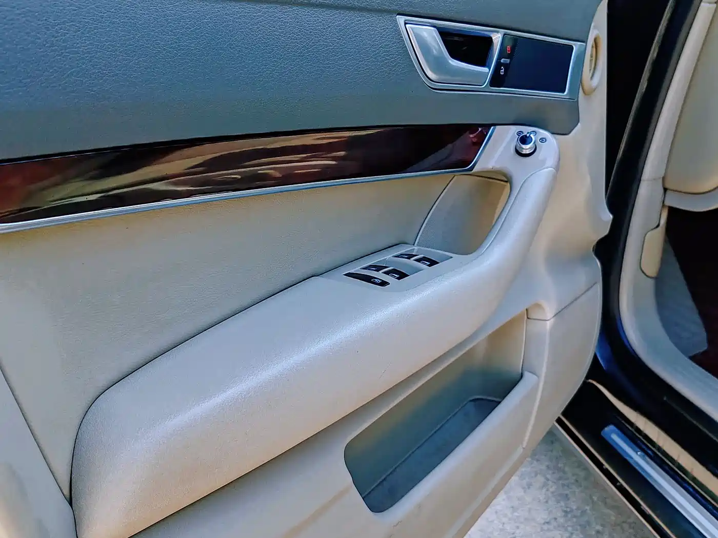 Audi A6L 2010 2.0 TFSI Automatic Standard фото 26