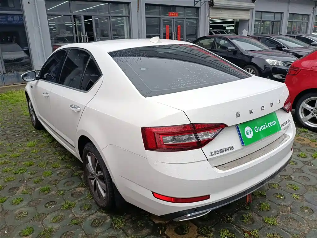 Škoda Octavia 2020 TSI230 DSG Smart Luxury Edition фото 5