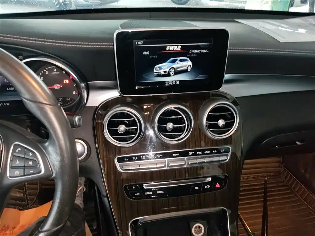Mercedes-Benz GLC 2017 GLC 260 4MATIC Luxury фото 13