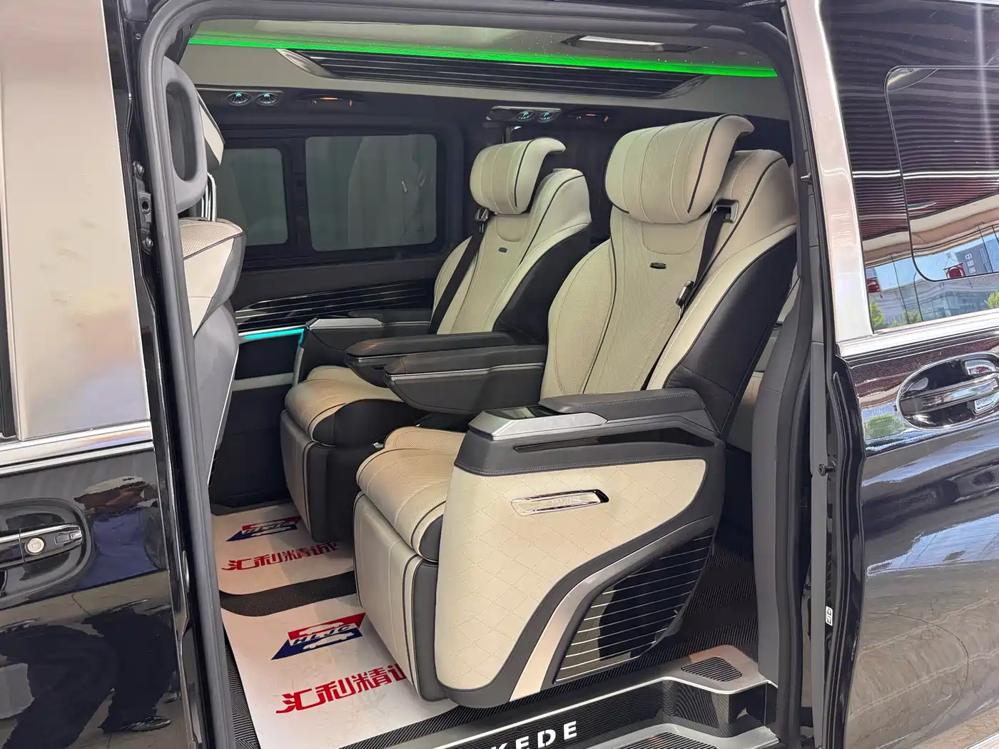 Mercedes-Benz V-Class 2022 V 260 L Long Wheelbase Luxury Edition фото 9
