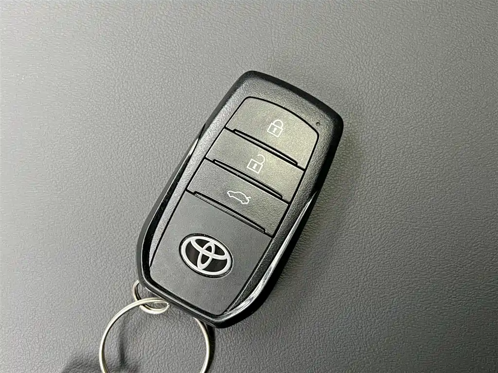 Toyota Camry 2024 Hybrid 2.0HE Elite Edition фото 18