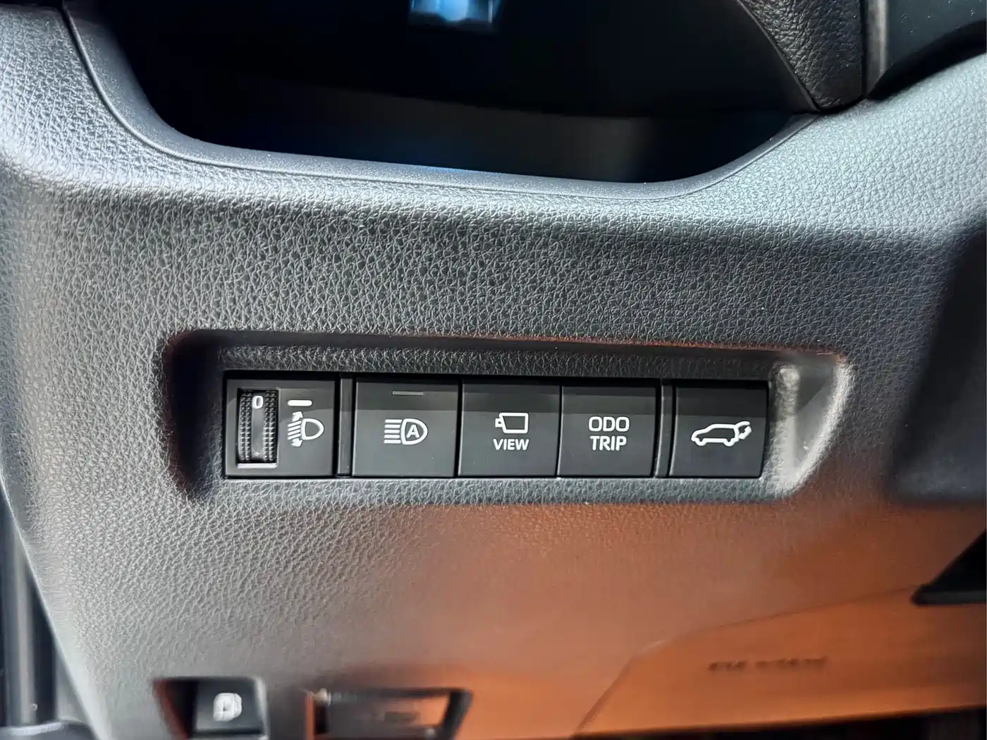 Toyota Wildlander 2023 Hybrid 2.5L E-CVT AWD Premium Edition фото 12