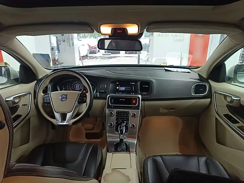Фото 10 - Volvo S60
