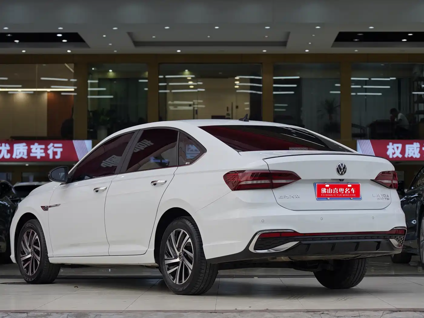 Volkswagen Lavida 2023 300TSI DSG Starlight Full Comfort Edition фото 2