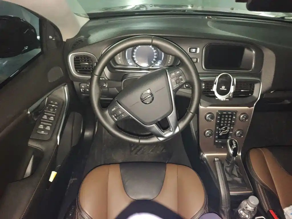 2018 Volvo V40