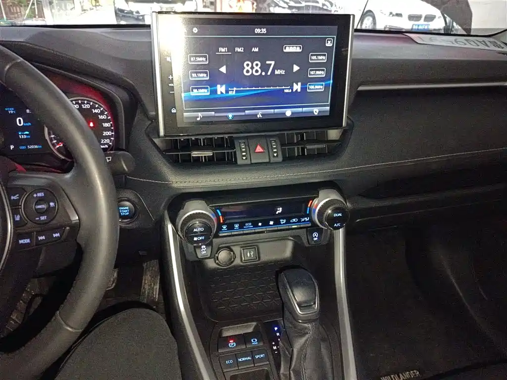 Toyota Wildlander 2021 2.0L CVT 2WD Luxury Edition фото 9