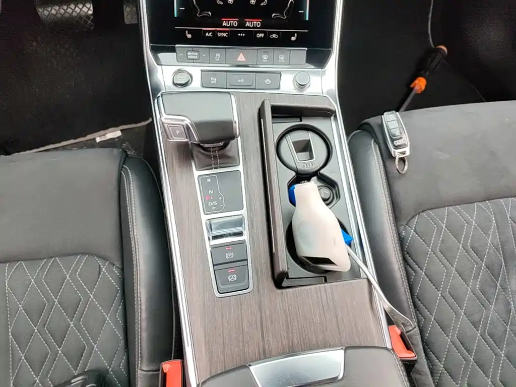 Audi A7L 2022 2022 55 TFSI quattro S-line Zhiyuan Crystal Package