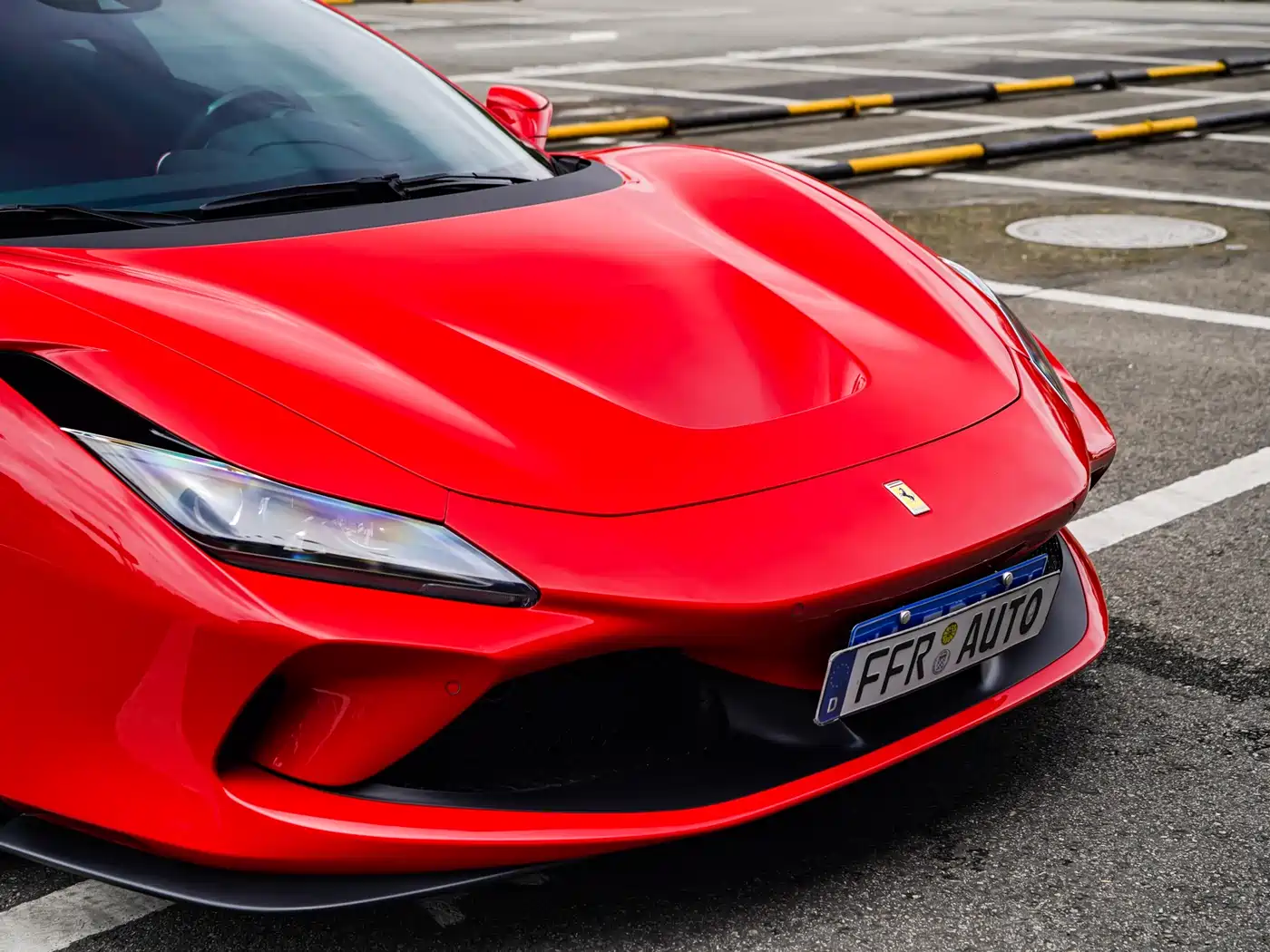 FERRARI F8