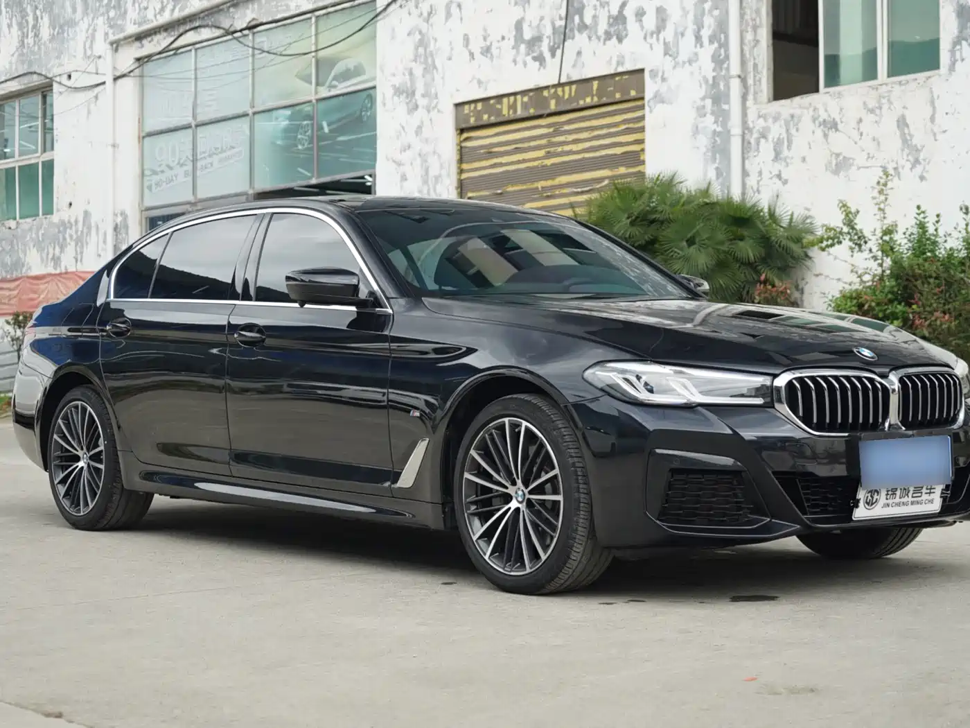 BMW 5 Series 2023 Facelift 530Li Leading M Sport Package фото 3