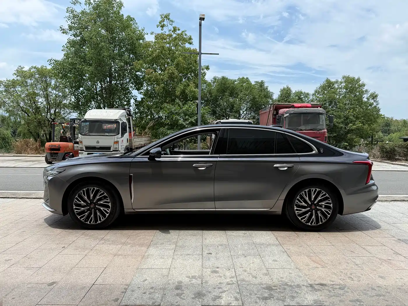 Hongqi H5 2024 2.0T Automatic Smart Connect Flag Smooth Edition фото 4