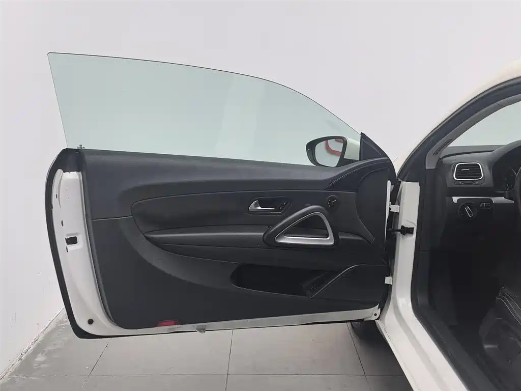Volkswagen Scirocco 2011 1.4TSI Single Turbo Style Edition фото 8