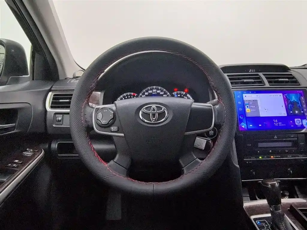 Toyota Camry 2016 2.0G 10th Anniversary Leading Edition фото 11