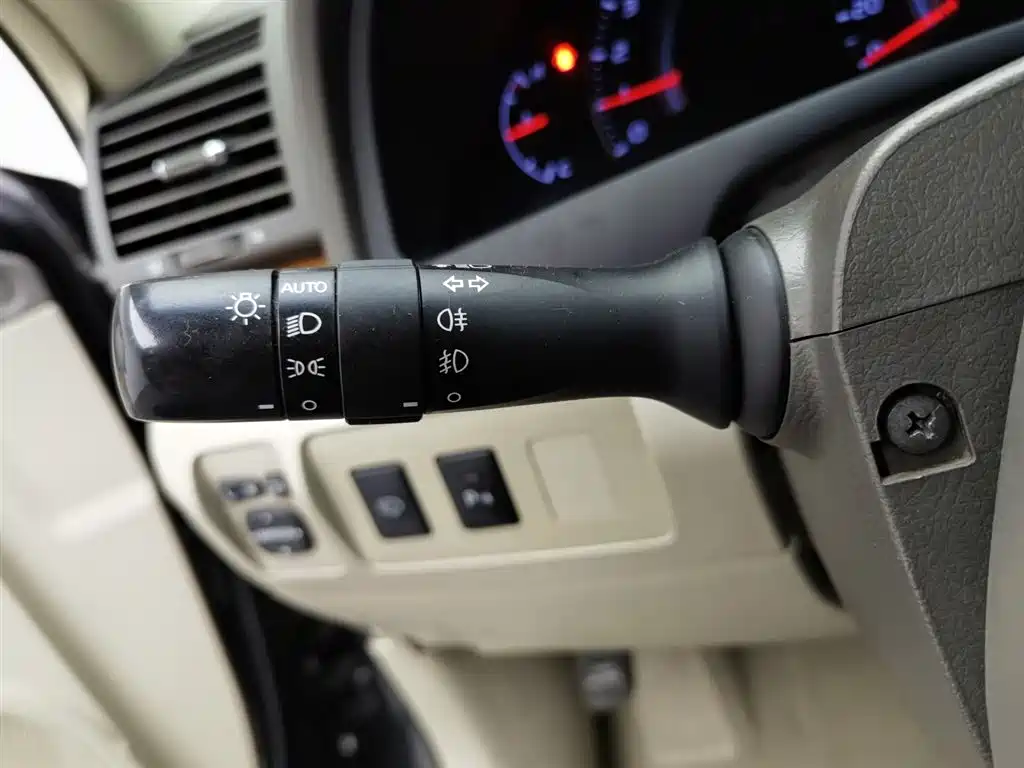Toyota Camry 2011 240G Luxury Anniversary Edition фото 21