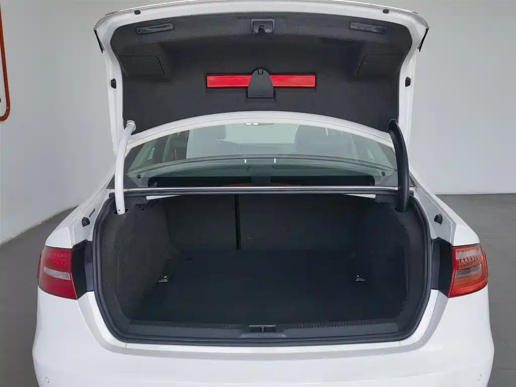 Audi A4L 2015 35 TFSI Auto Comfort фото 16