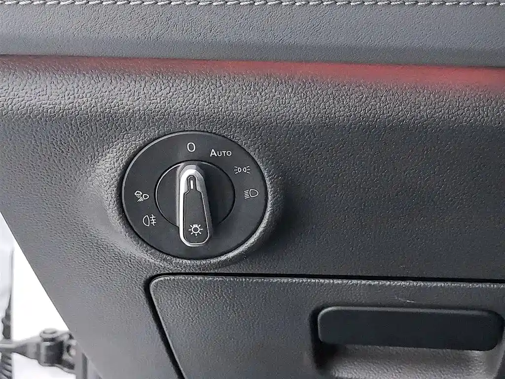 Volkswagen Sagitar 2023 Model Year 280TSI DSG Surpass Edition фото 21