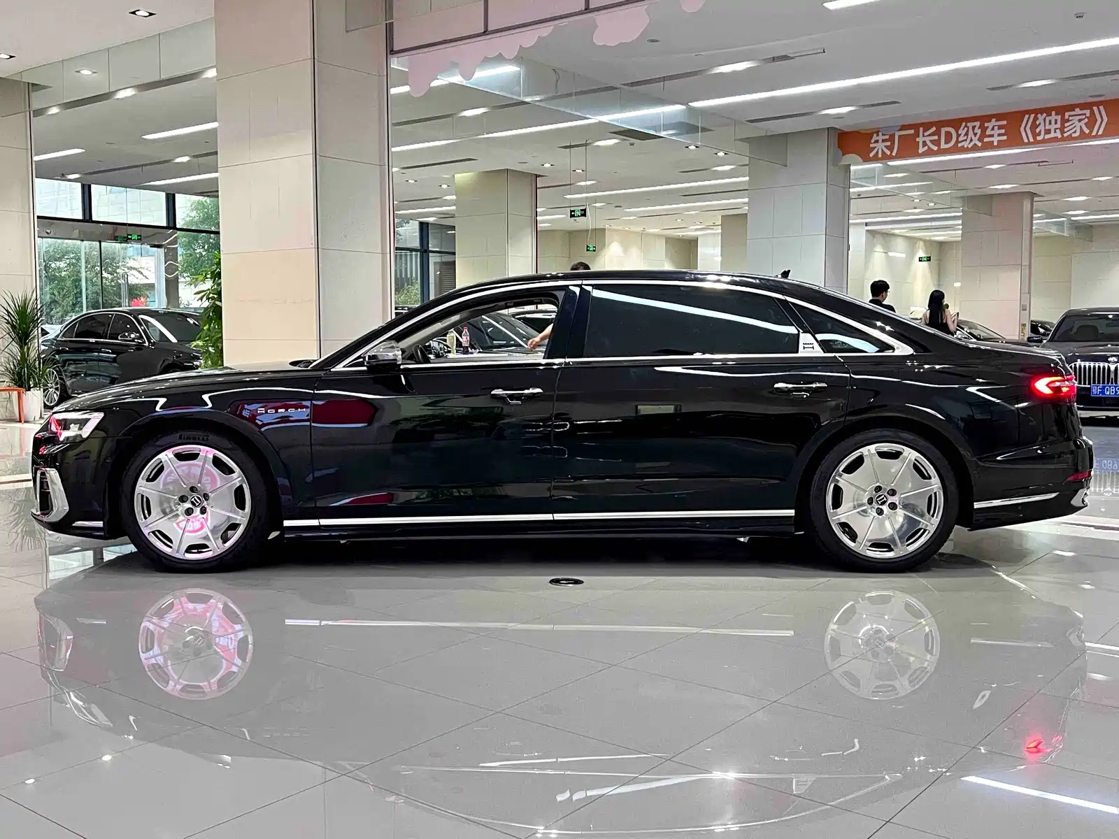 Фото 3 - Audi A8