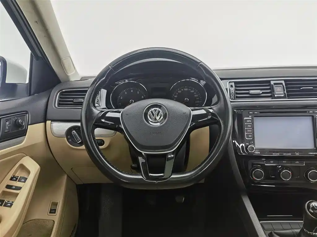 Volkswagen Sagitar 2015 1.6L Manual Comfort фото 11