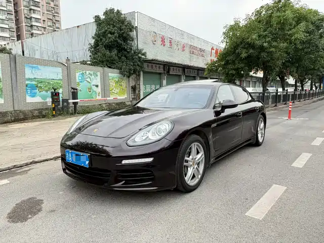 PORSCHE PANAMERA