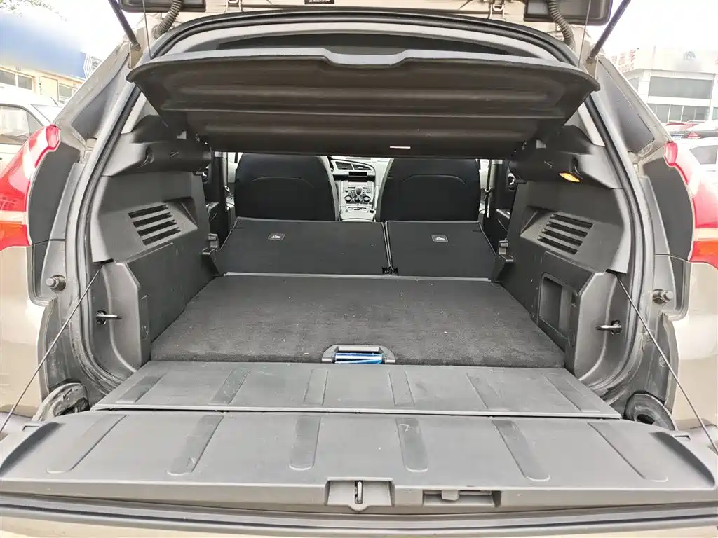 Peugeot 3008 2015 2.0L Automatic Classic Edition фото 16