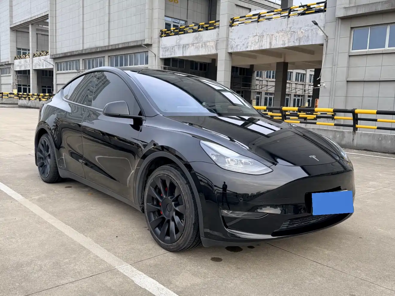 TESLA MODEL Y