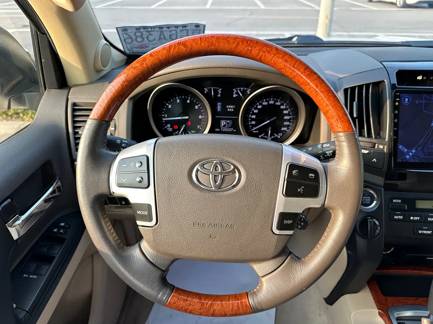Toyota Land Cruiser (Import) 2015 4.0L V6 Middle East Limited Edition фото 11