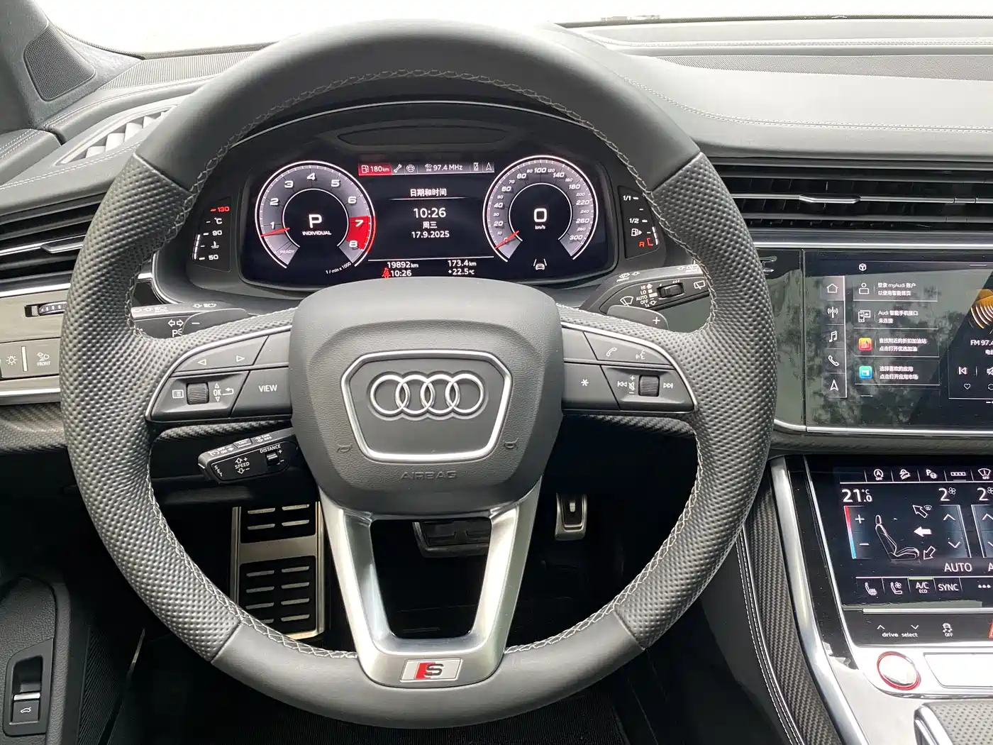 Audi SQ7 2024 4.0 TFSI фото 27