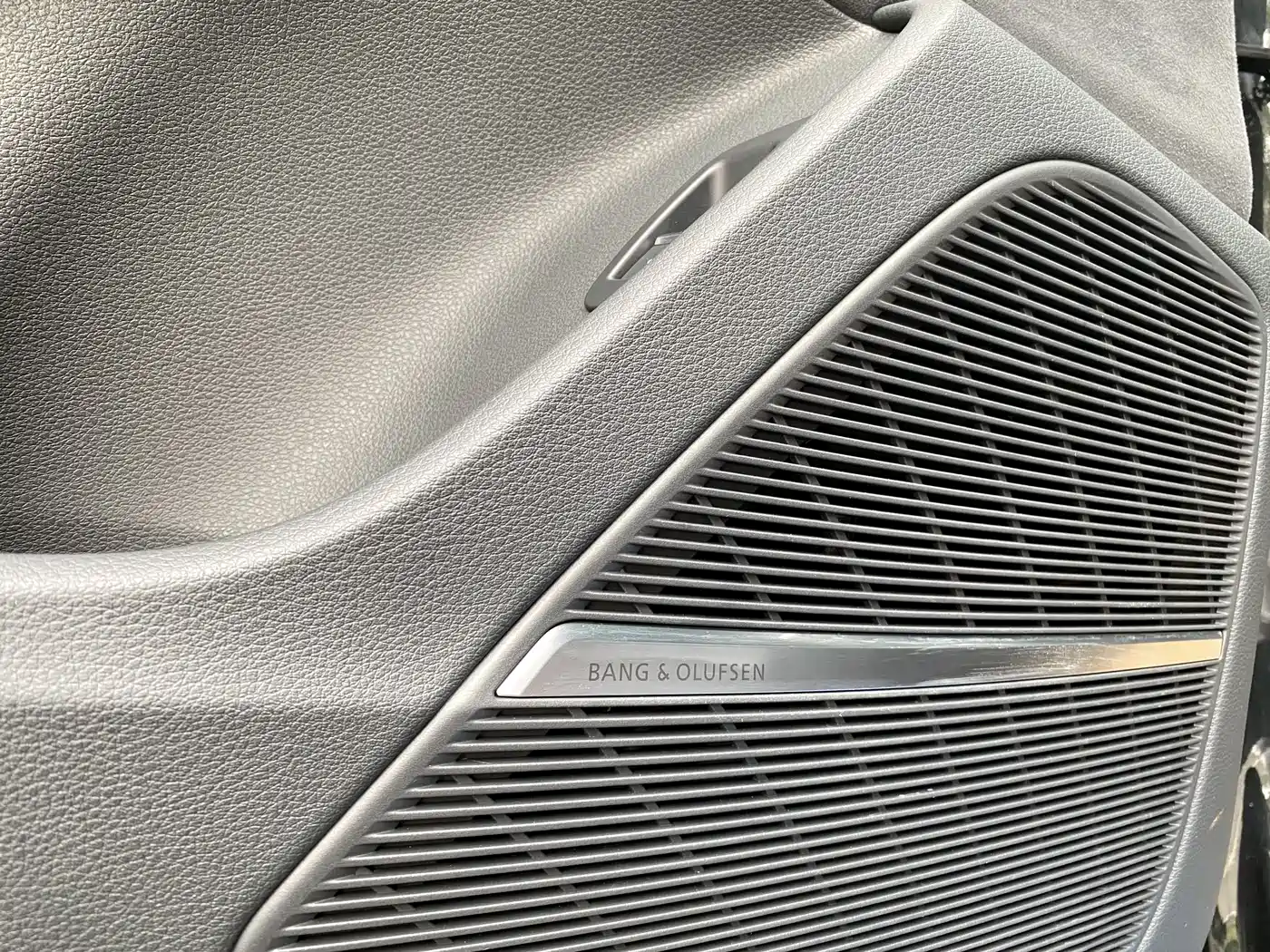 Audi SQ7 2024 4.0 TFSI фото 12