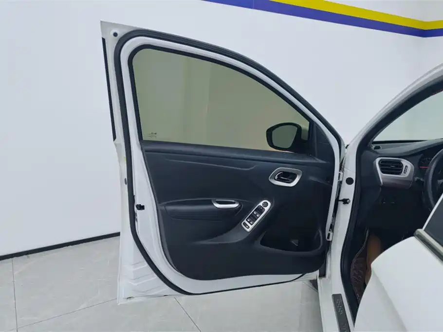 Peugeot 301 2014 1.6L Manual Comfort Edition фото 7