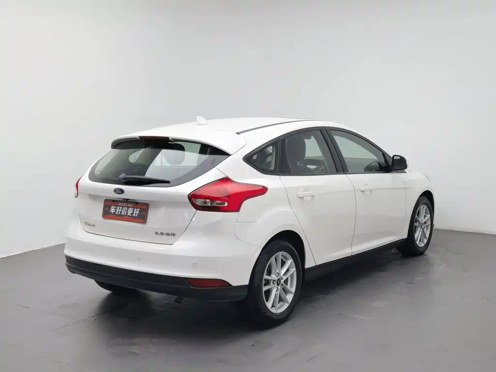 Фото 2 - Ford Focus